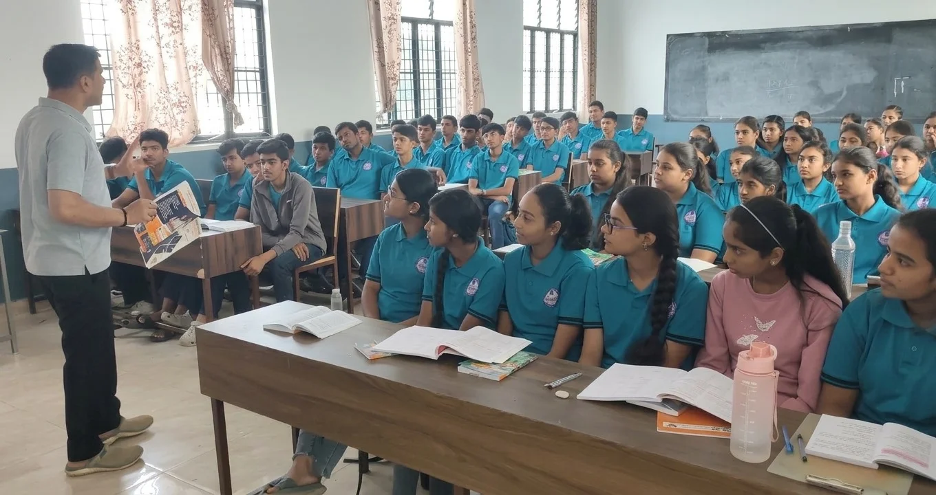 A Bhavishya Academy faculty member teaching a full classroom of students